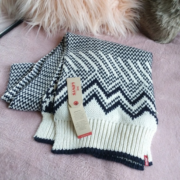 Levi's Accessories - NWT Levi's Fair Isle Scarf